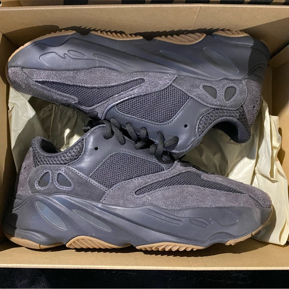 Yeezy Boost 700 Utility Black Men’s size 9